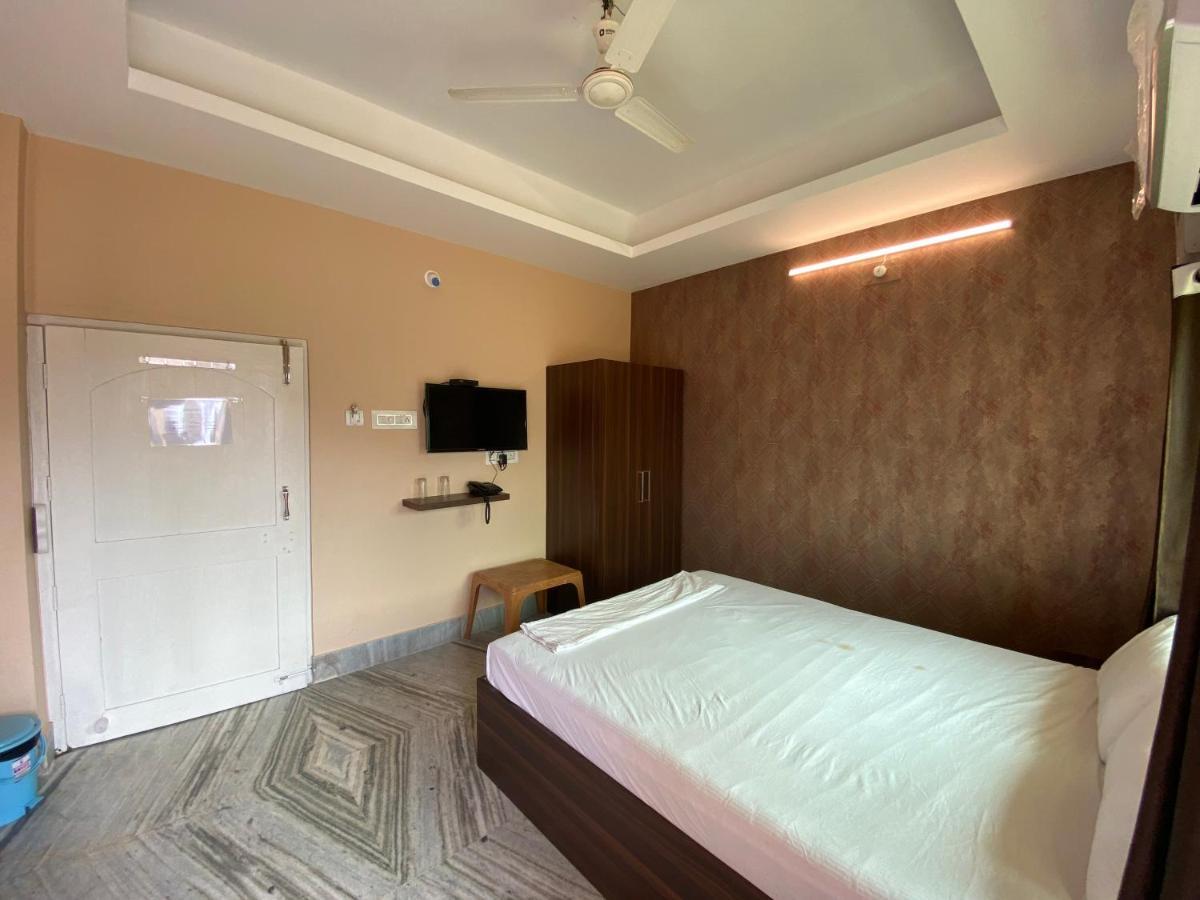 Hotel Aavaas Puri Bagian luar foto