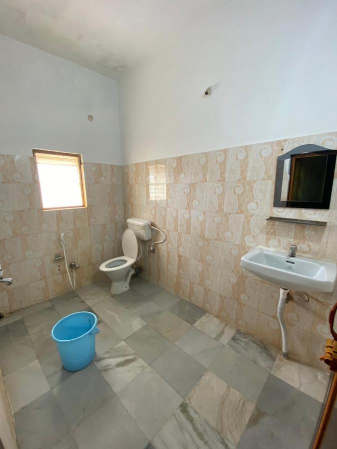 Hotel Aavaas Puri Bagian luar foto